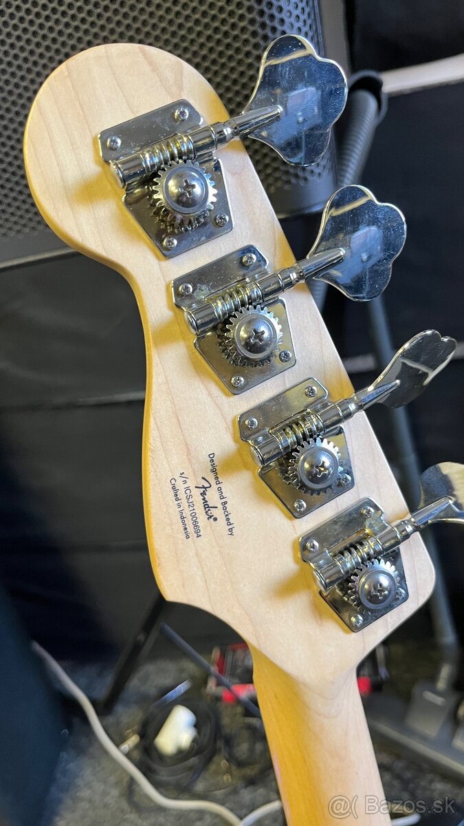 Squier Affinity Jazz Bass - 6