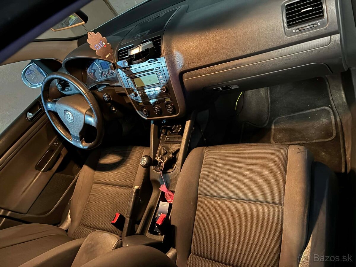 Predám Volkswagen Golf V 1.4 55kw - 6