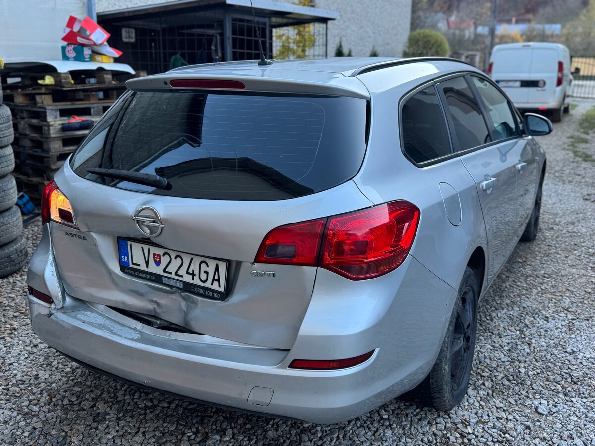 Opel Astra Caravan 1.7cdti 2012 PLNE POJAZDNÉ - 6