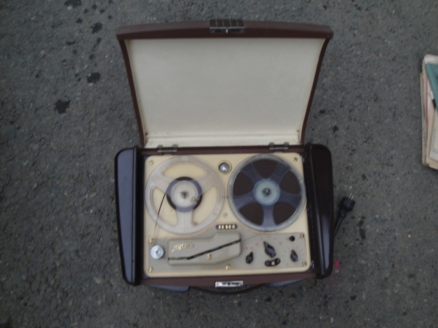 MAGNETOFON TESLA - 6