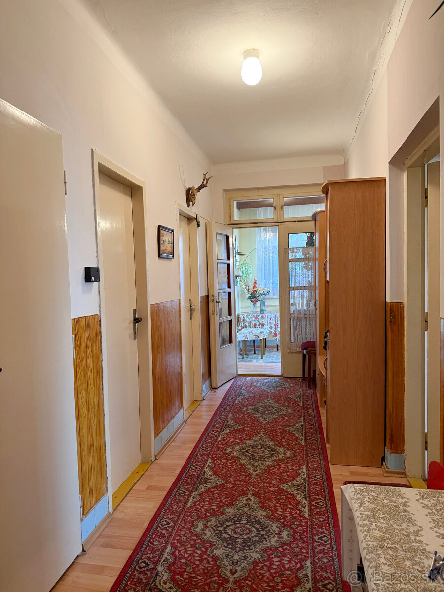 Príjemný dom pri centre Senca s garážou - 6