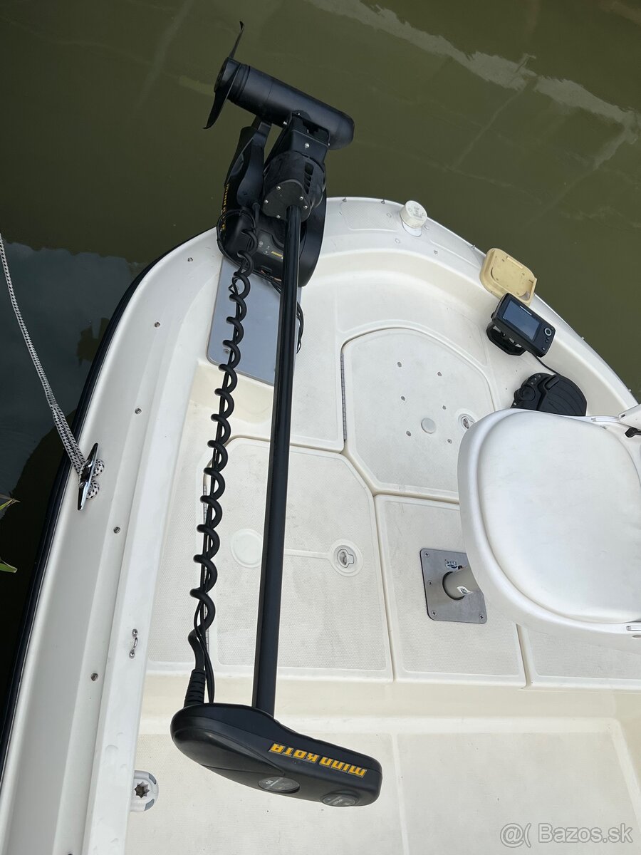 Motorový čln BAYLINER CC5E + vozík - 6