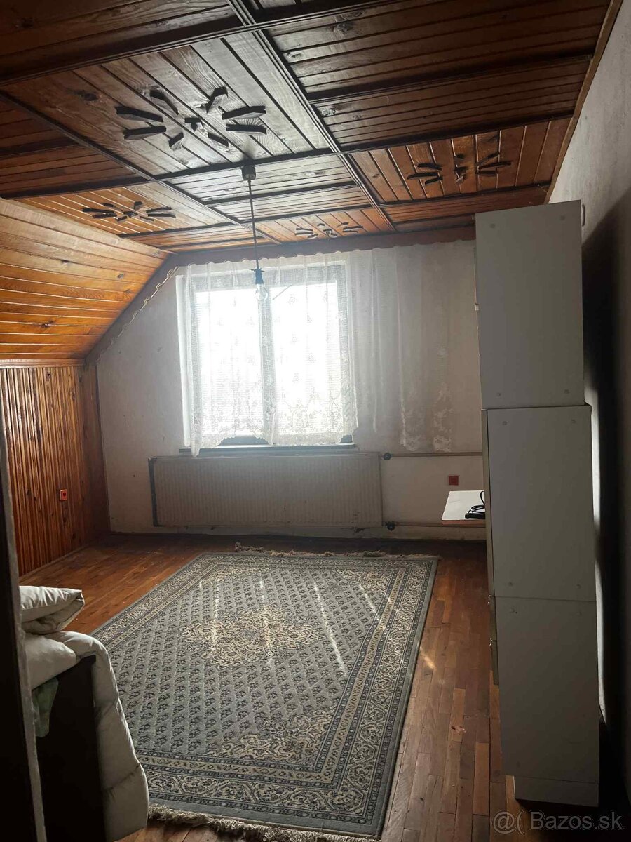 Na predaj: priestranný 5-izbový rodinný dom Holčikovce - 6