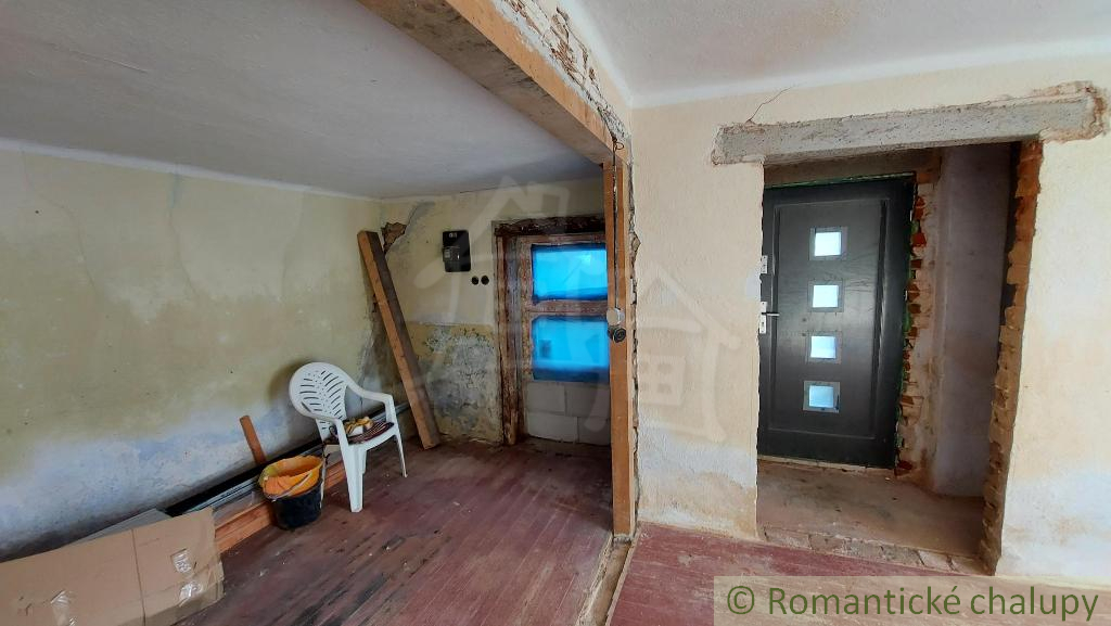 Malý domček pod lesom v mestečku Brezová pod Bradlom okr. - 6