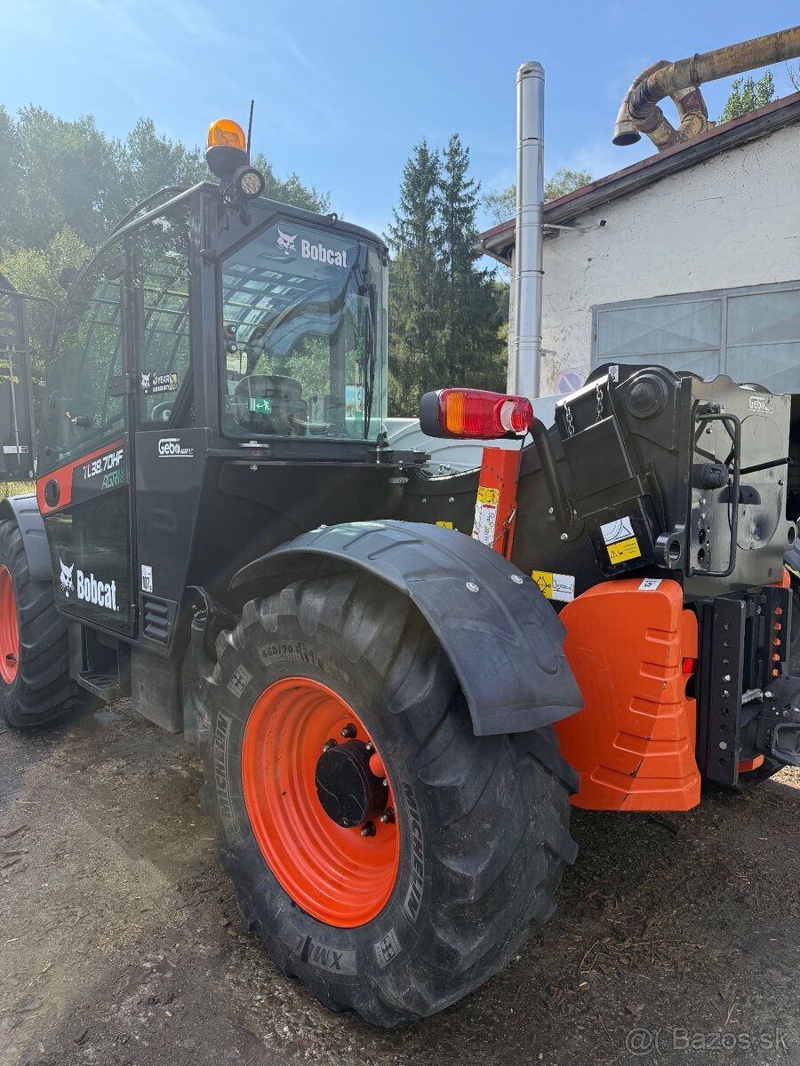 Teleskopický nakladač Bobcat 3780HF - 6