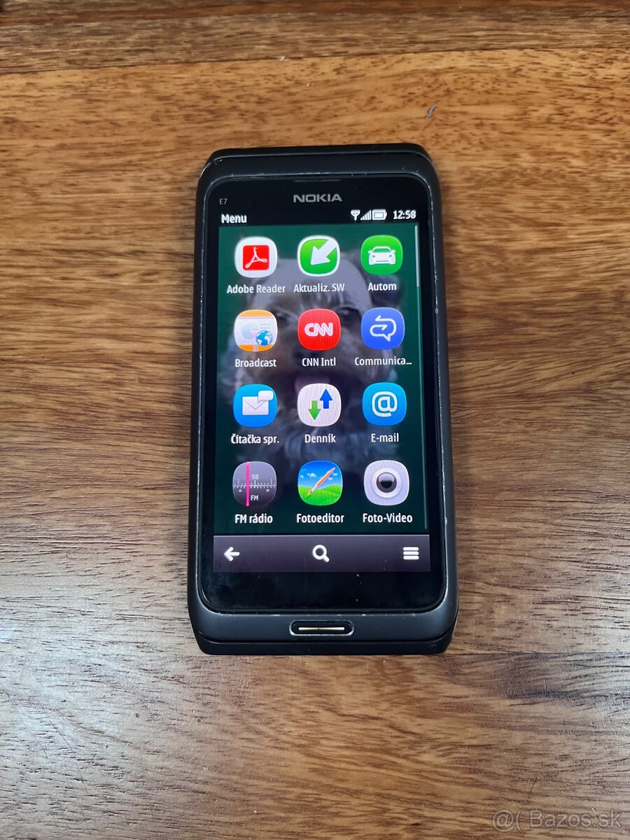 Nokia E7 s qwerty klavesnicou - 6