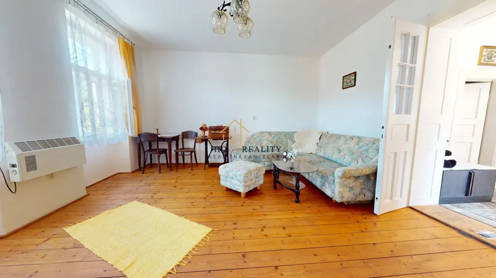 Rodinný dom s veľkým pozemkom v obci Chrťany - 6