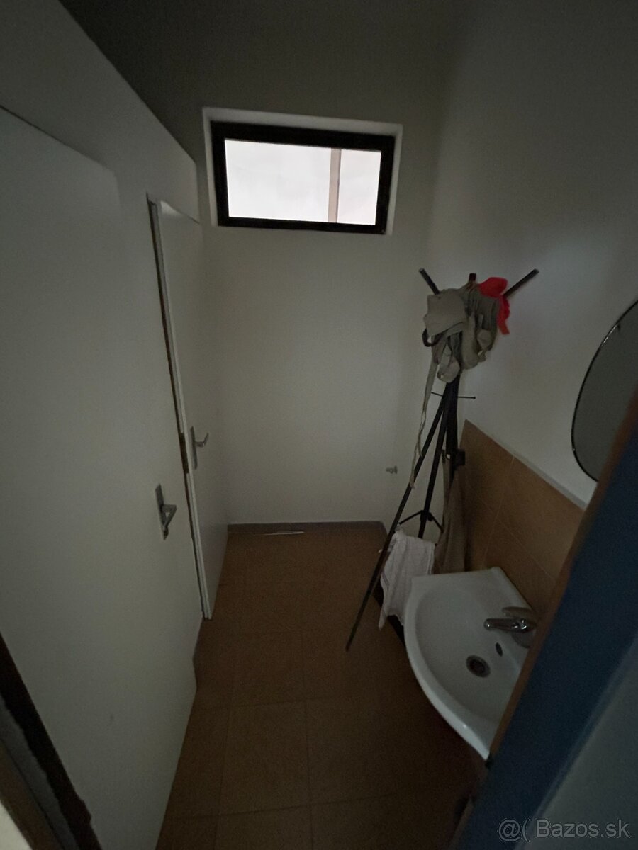 Prenajom obchodny priestor Hlohovec - 6