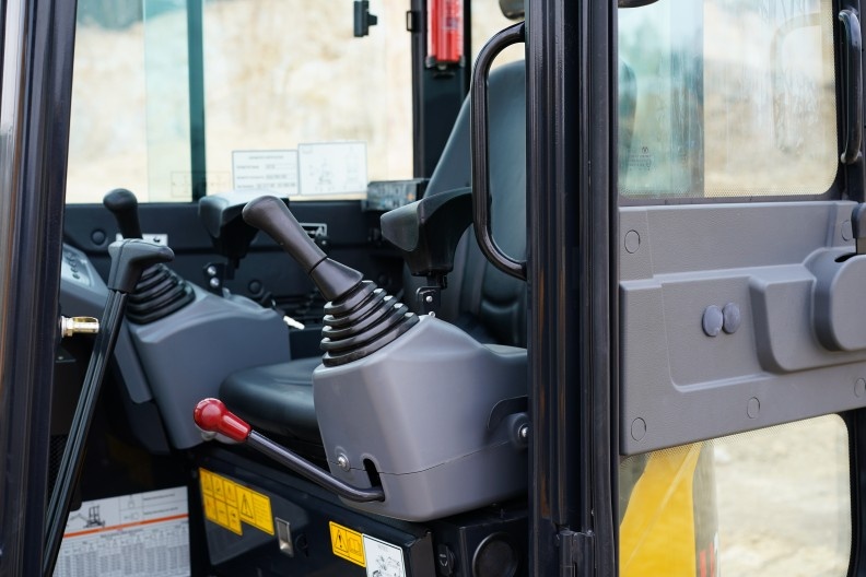 Minibager YUCHAI U27 Premium 2740 kg - 6