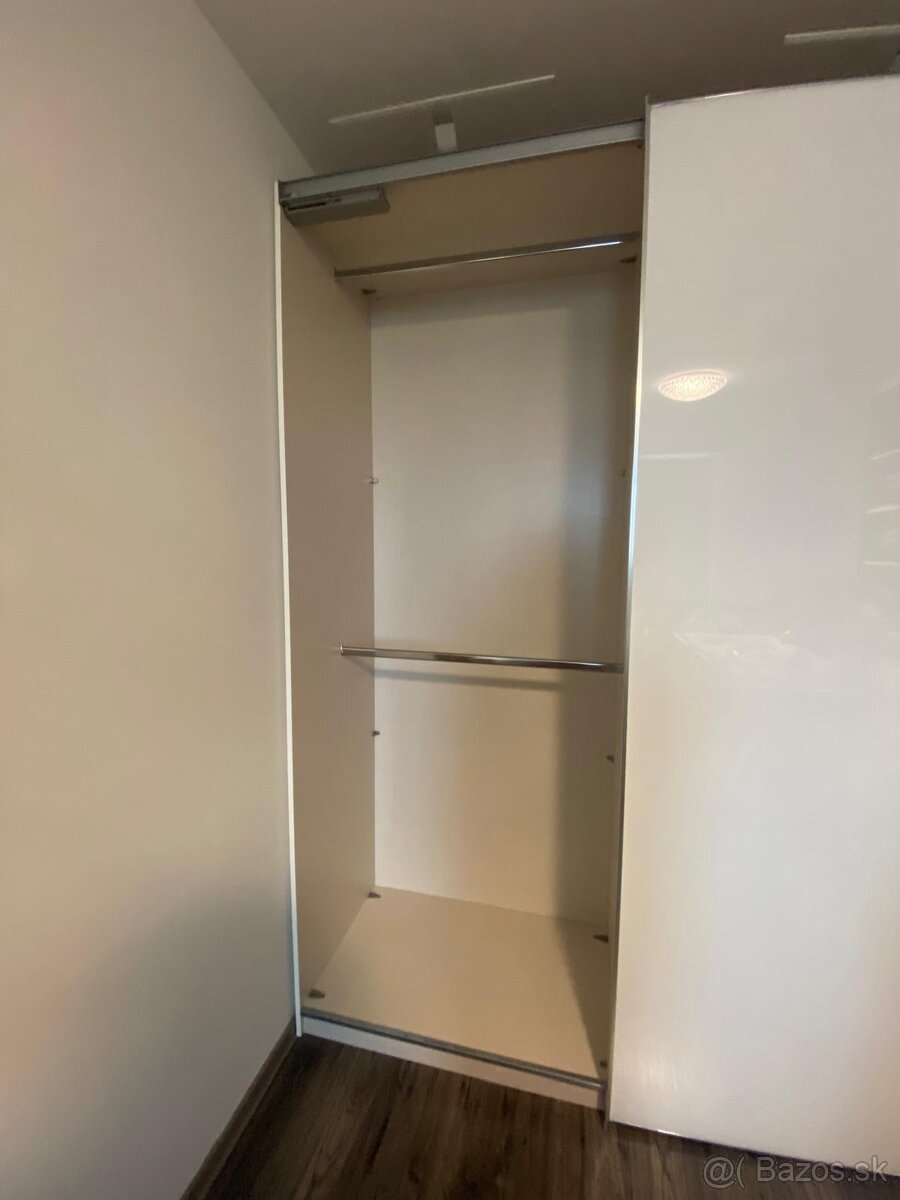 Šatníková skriňa - 6