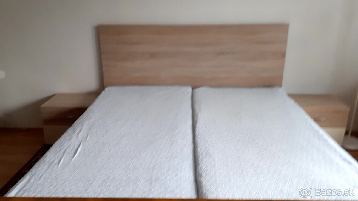 Predám manželskú postel - robená dub sonoma/ lesk vanilka - 6