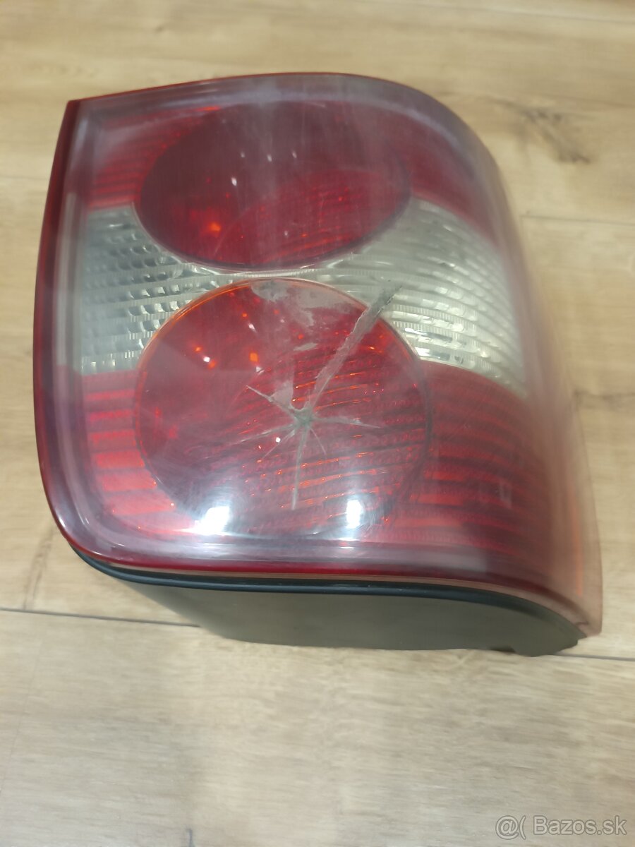 Zadné ľavé (poškodené) svetlo VW Passat B5 Combi - 6
