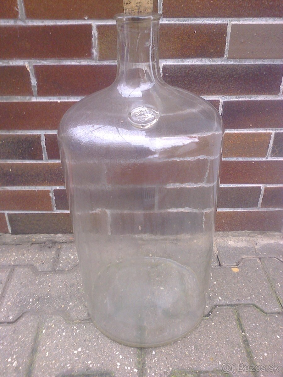 Demižony ,fľaše ,hasiaci prístroj , bandasky, rebrík.... - 6