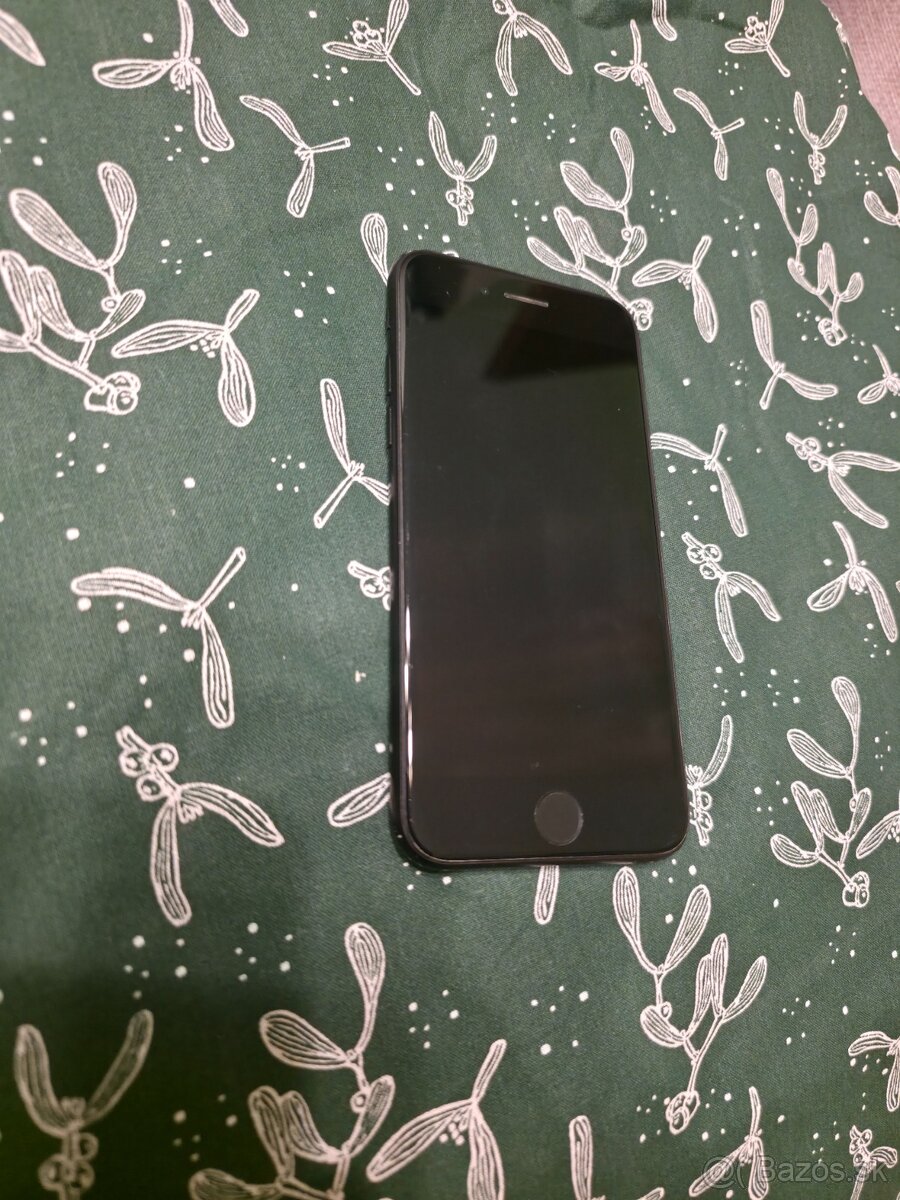 Iphone se 2020 volny v dobrom stave plne funkčný má znaky po - 6