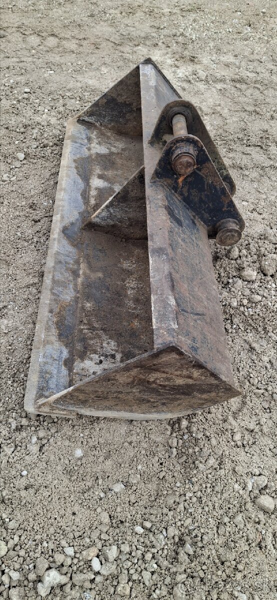 Pevná svahovacia lyžica uchyt JCB 4/3cx,65r - 6