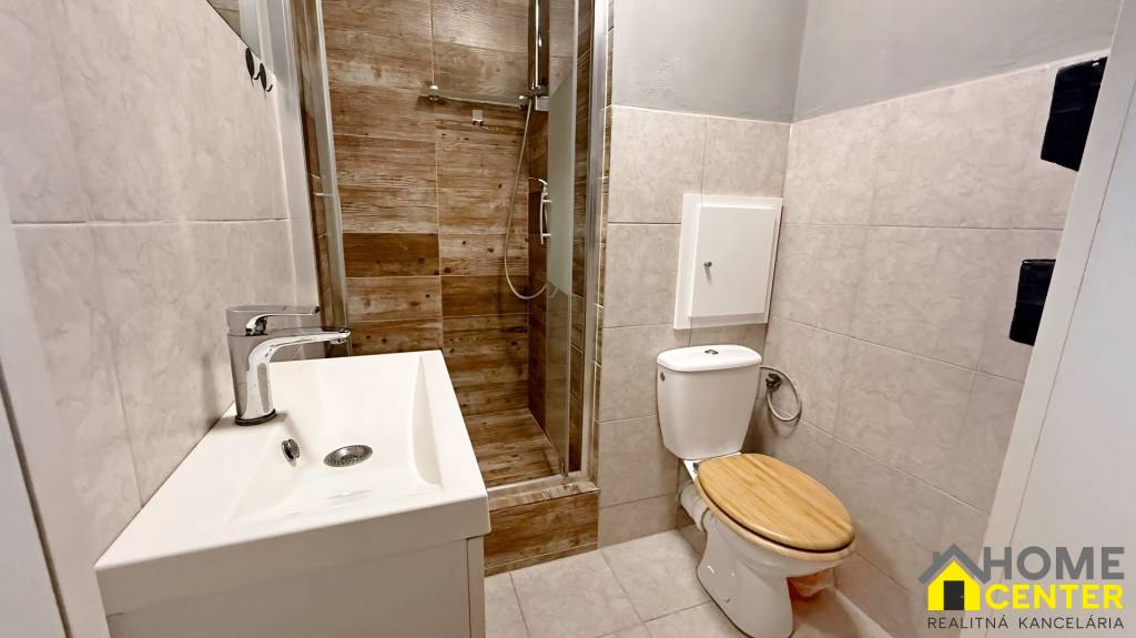 Prenájom 1 izbový zrekonštruovaný byt v blízkosti centra Kom - 6