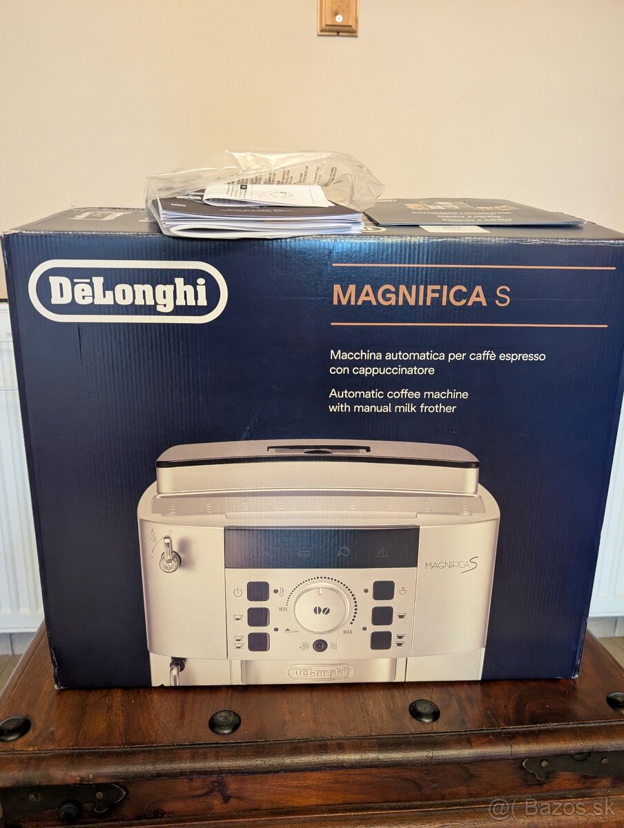 Strieborný kávovar DeLonghi Magnifica S - 6