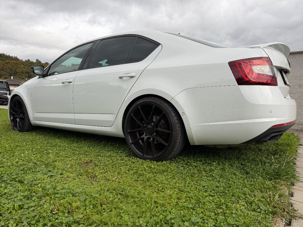 Octavia RS sedan tdi 4X4 - 6