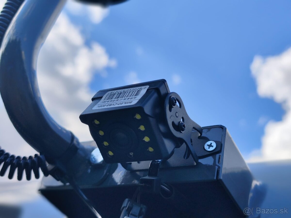 KOLESOVÝ NAKLADAČ 908T - 6