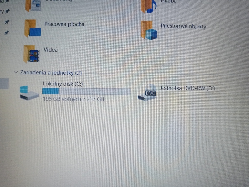 predám notebook Hp 250 G6 , Intel core i5 ,12gb ram ,ssd - 6