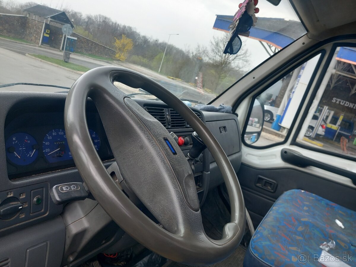 Zdravím ponúkam na predaj valník 2.8 Dizel - 6