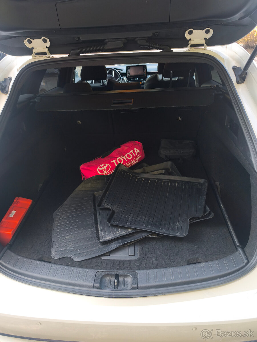 Toyota Corolla Combi 1.8 Hybrid 72kW - 6