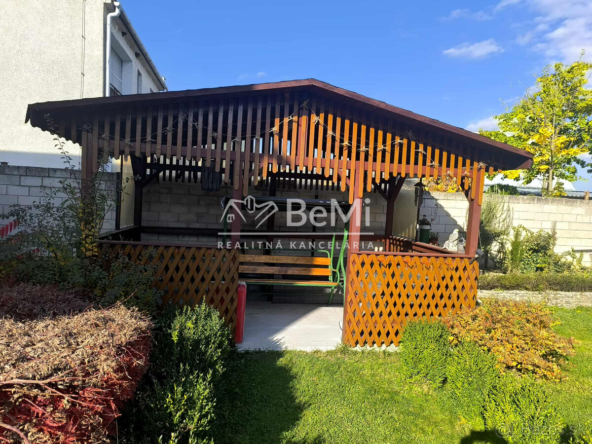 Rodinný dom s veľkou záhradou a garážou v tichej časti Choch - 6