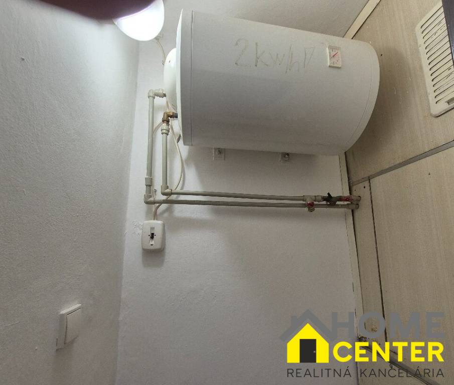 PREDAJ : 1 IZBOVÝ BYT NA "SEDMIČKE", KOMÁRNO - 6