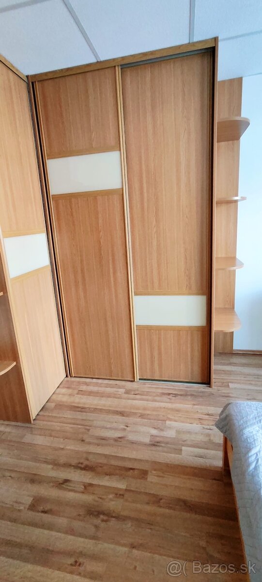 Vstavaná skriňa - 6