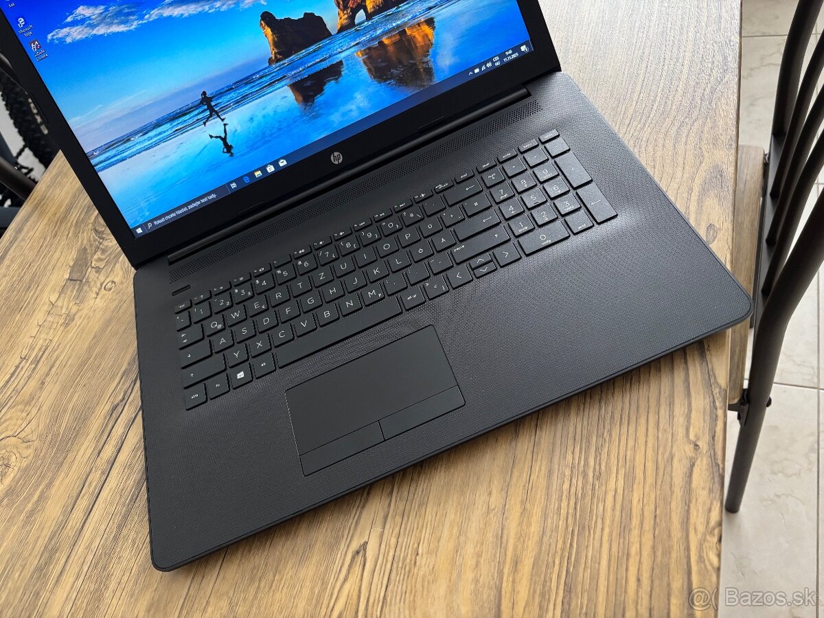 17.3"/Notebook/4GB RAM DDR4/1TB SSHD/AMD Radeon HD 2GB - 6