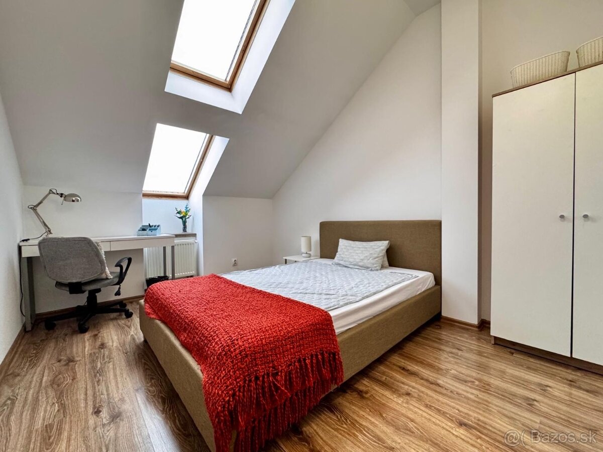 NA PRENÁJOM ELEGANTNÝ PODKROVNÝ 3-IZBOVÝ BYT V CENTRE MESTA - 6