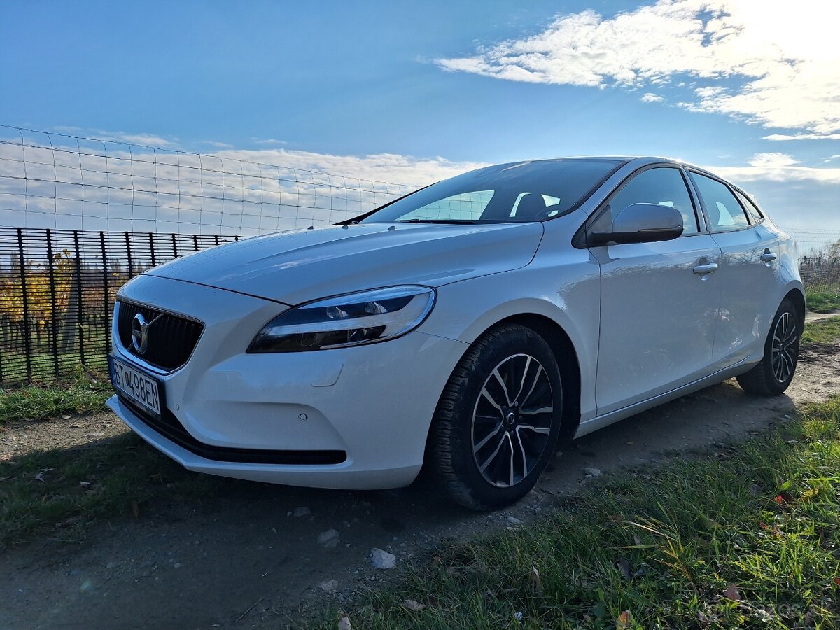 Volvo V40 D3; 2.0 diesel; Manual; r.v. 2018; Bratislava - 6