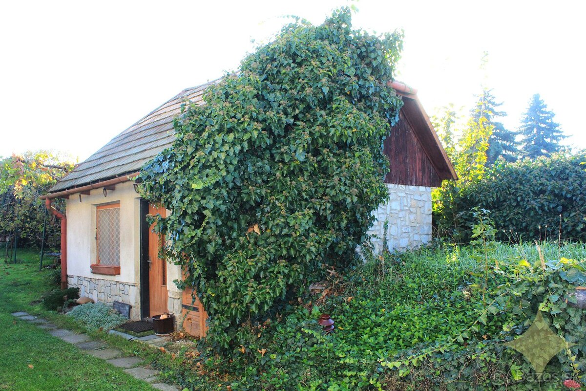 REZERVOVANÉ - Čiastočne zrekonštruovaný rodinný dom s letnou - 6