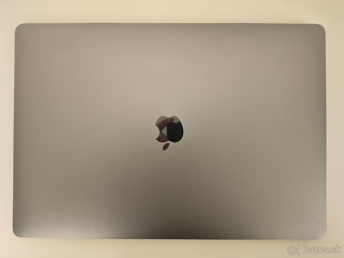 MacBook Pro 15" 2018 | i7 • 16GB • 256GB - 6