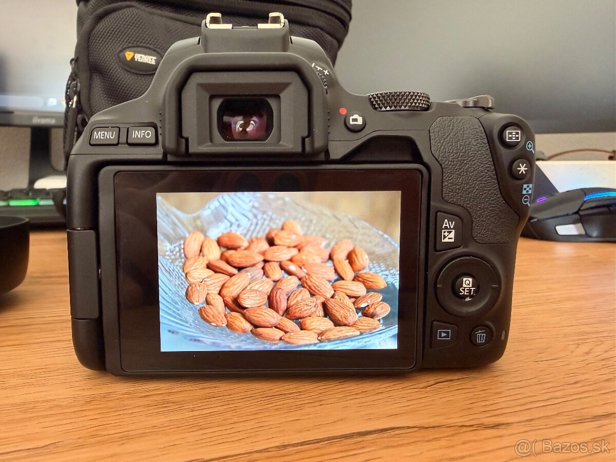 Canon EOS 250D + 2 objektívy, brašňa a SD karta - 6