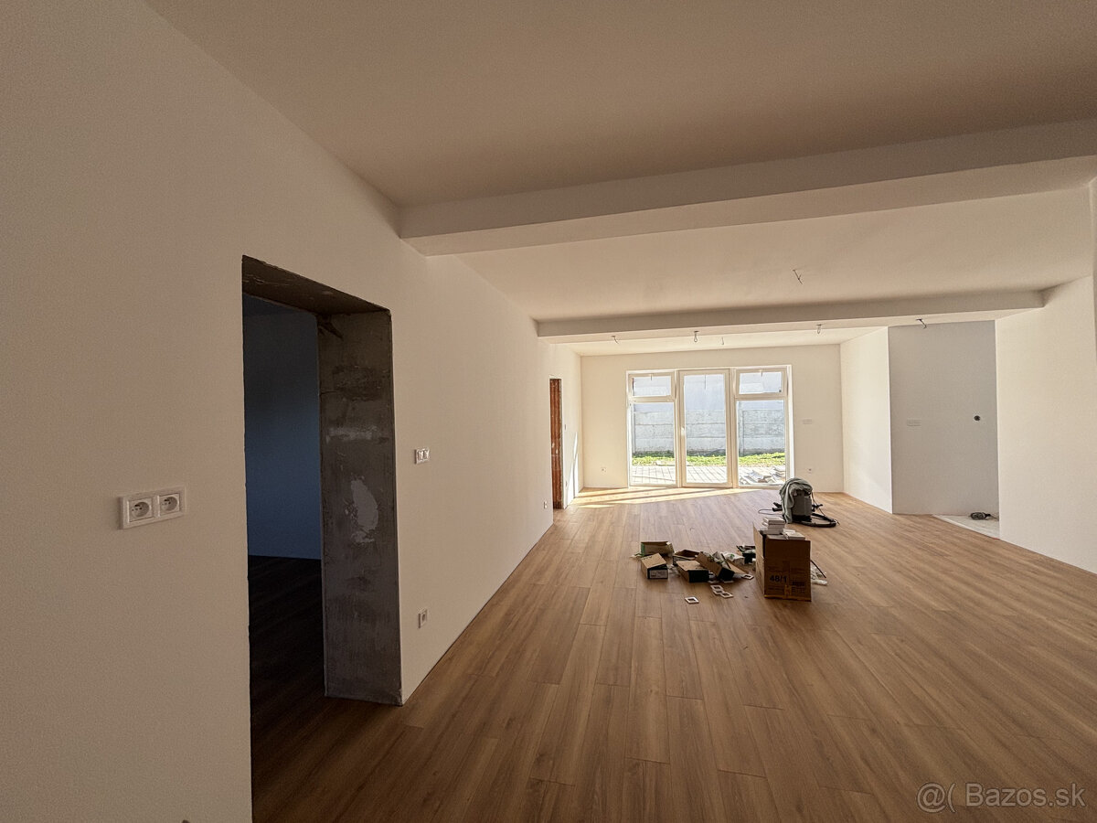 Posledný voľný samostatný byt s pozemkom a terasou, bezpečuj - 6