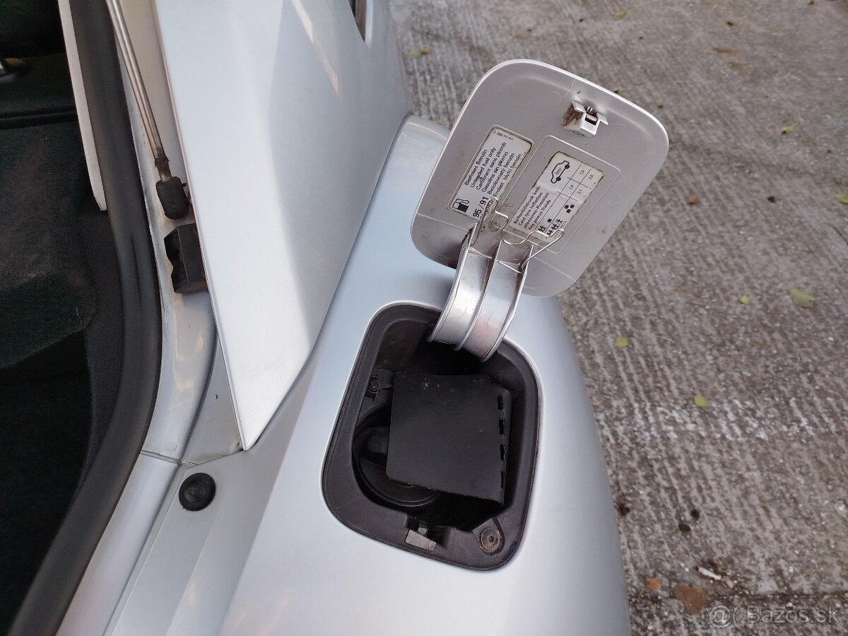 volkswagen new beetle - 6