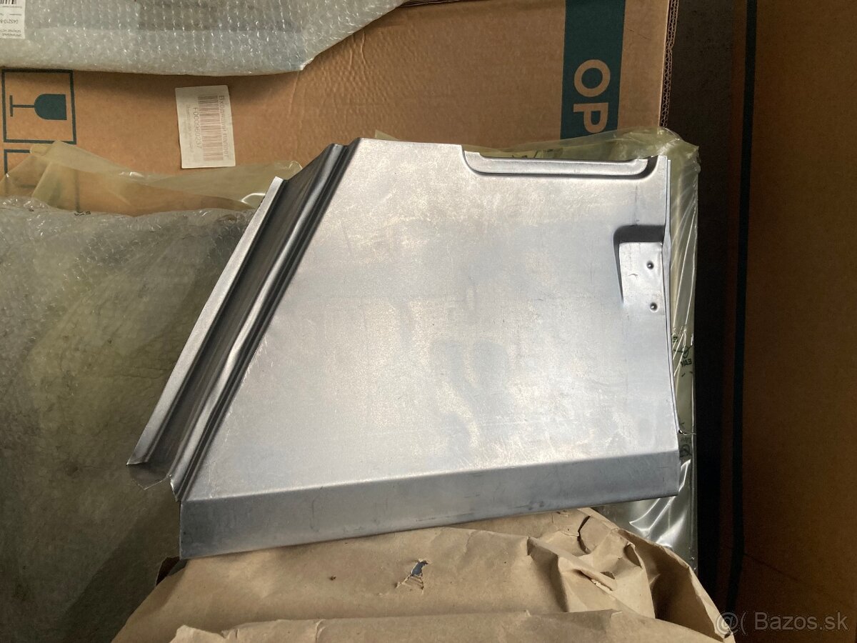 Uaz 469 zadný blatník - opravnú časť predám - 6