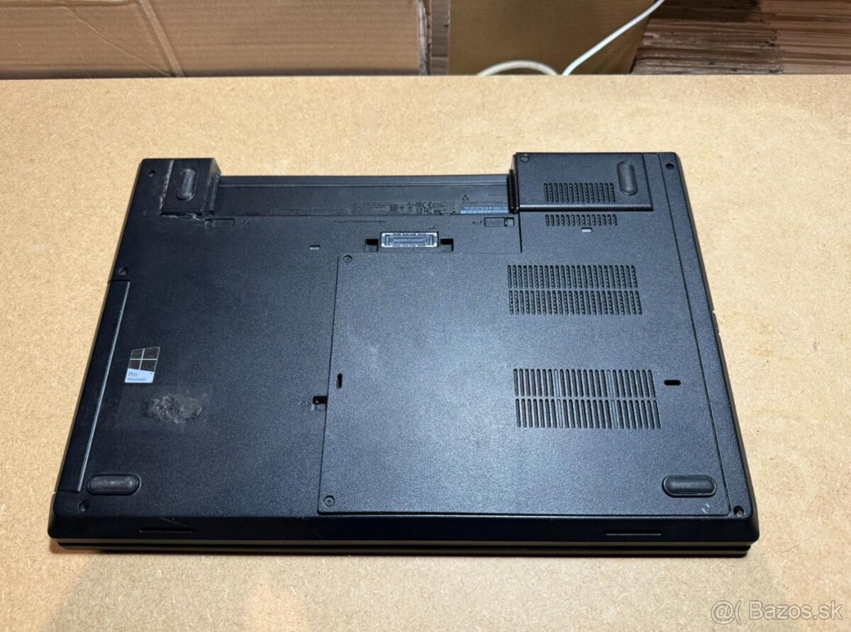 Notebook L560 na opravu alebo diely. - 6