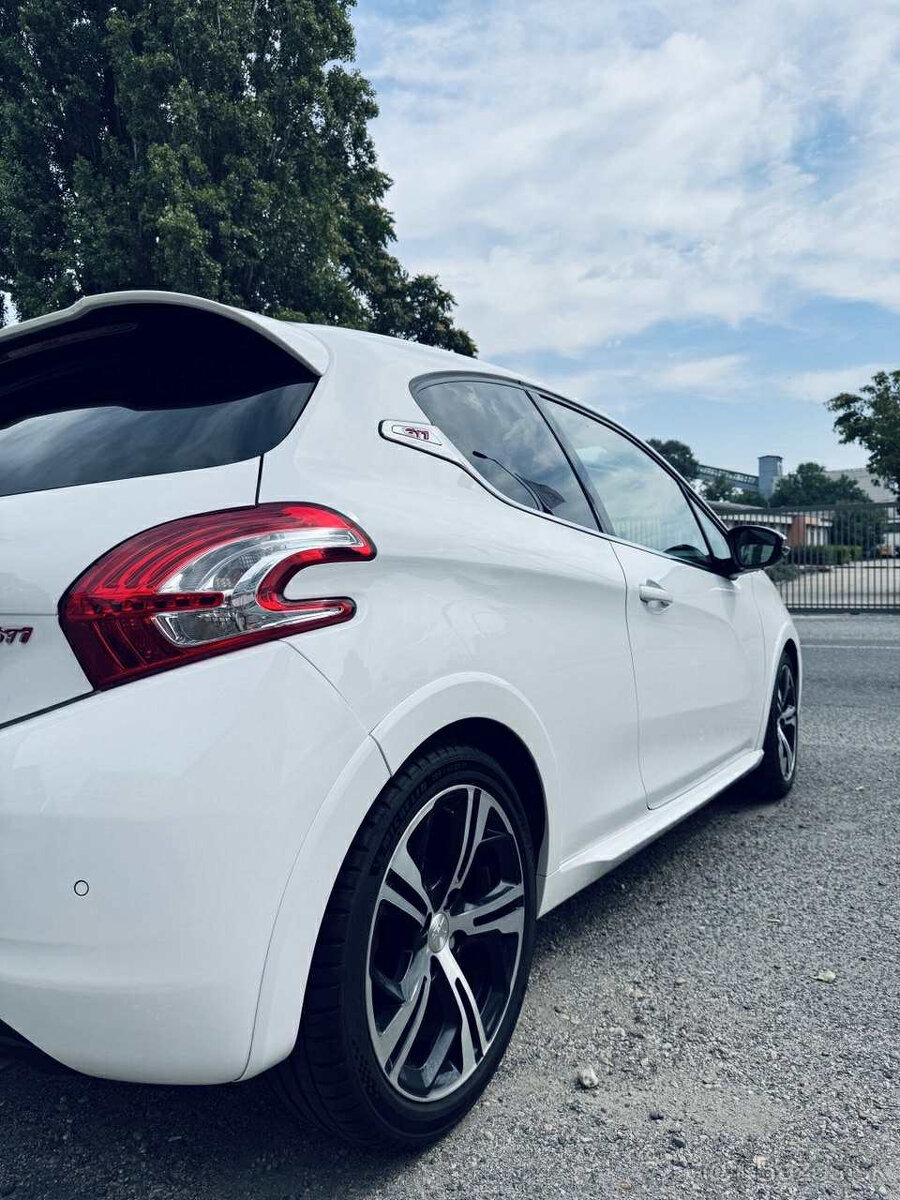 Peugeot 208 GTi 200THP - 6