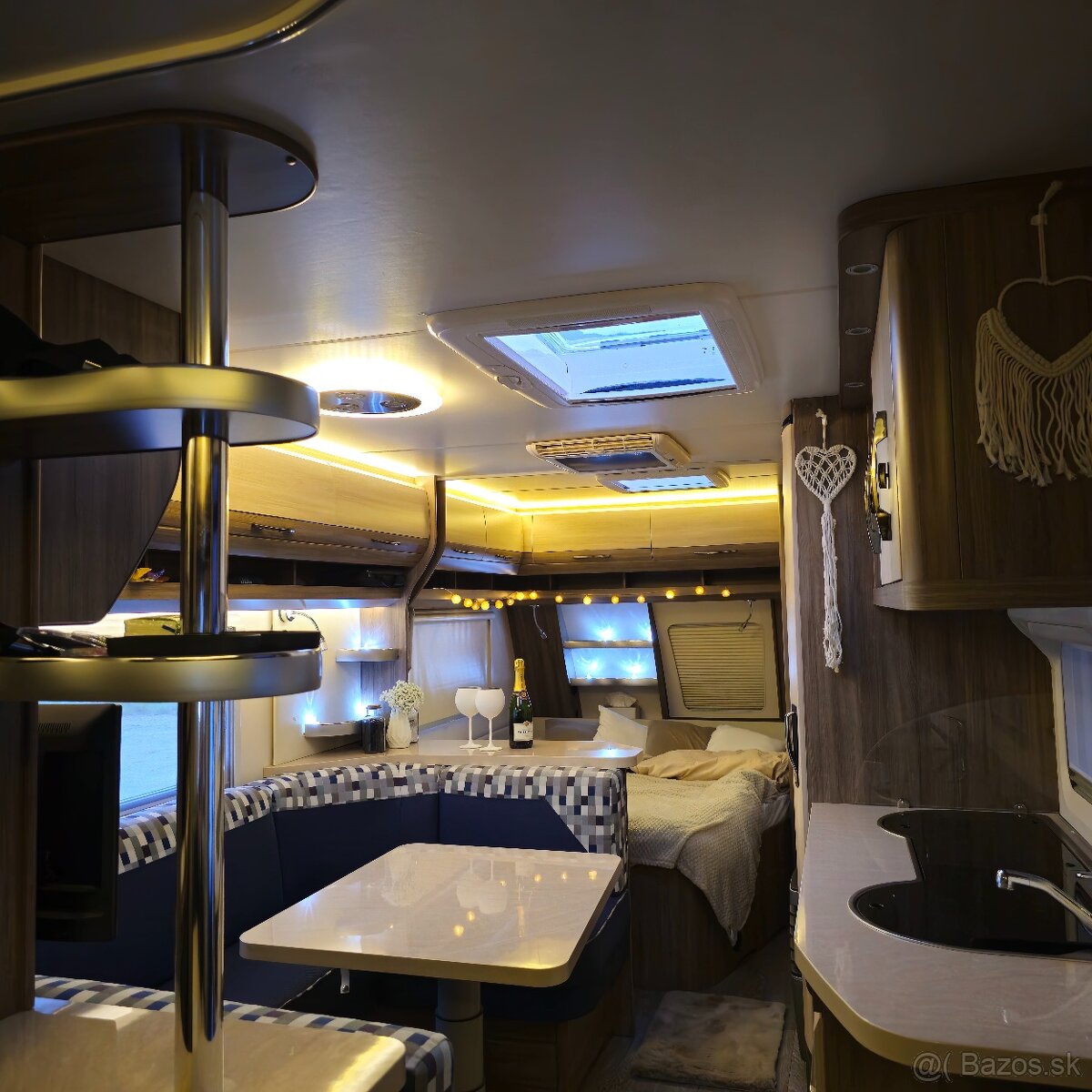 HOBBY Deluxe KMFE - dvojnápravový karavan - 6