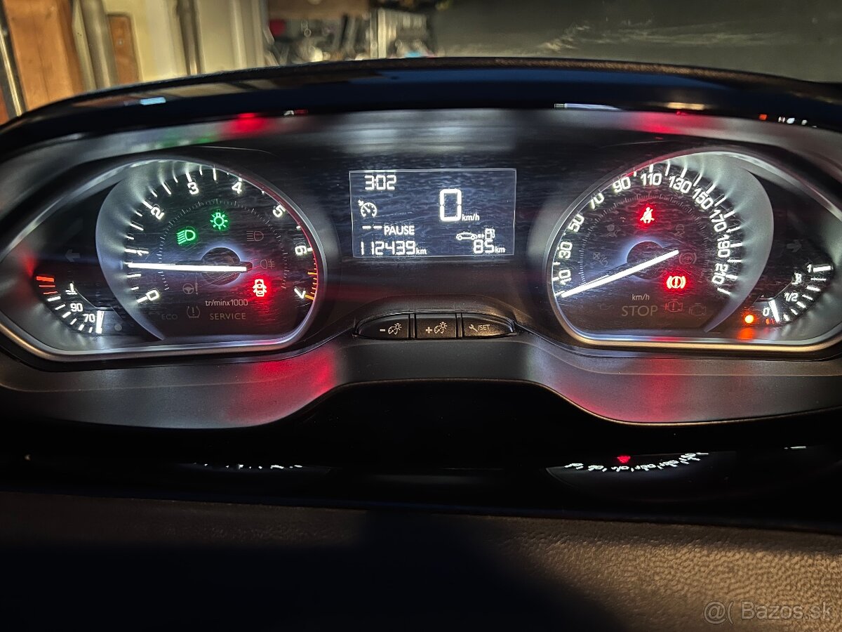 Peugeot 208 | 11/2016 | Benzín | 68 PS / 50 kW | N1 (úžitkov - 6