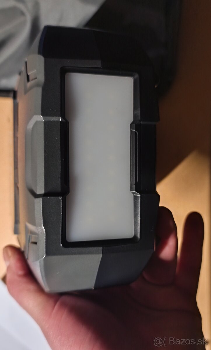 Vzduchový kompresor s LED svetlom - 6