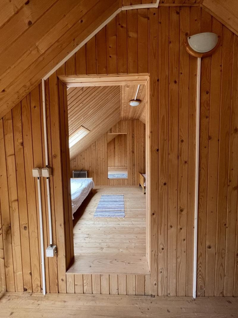 VKUSNE REKONŠTRUOVANÁ S CITOM ZARIADENÁ SLNKOM ZALIATA CHATA - 6