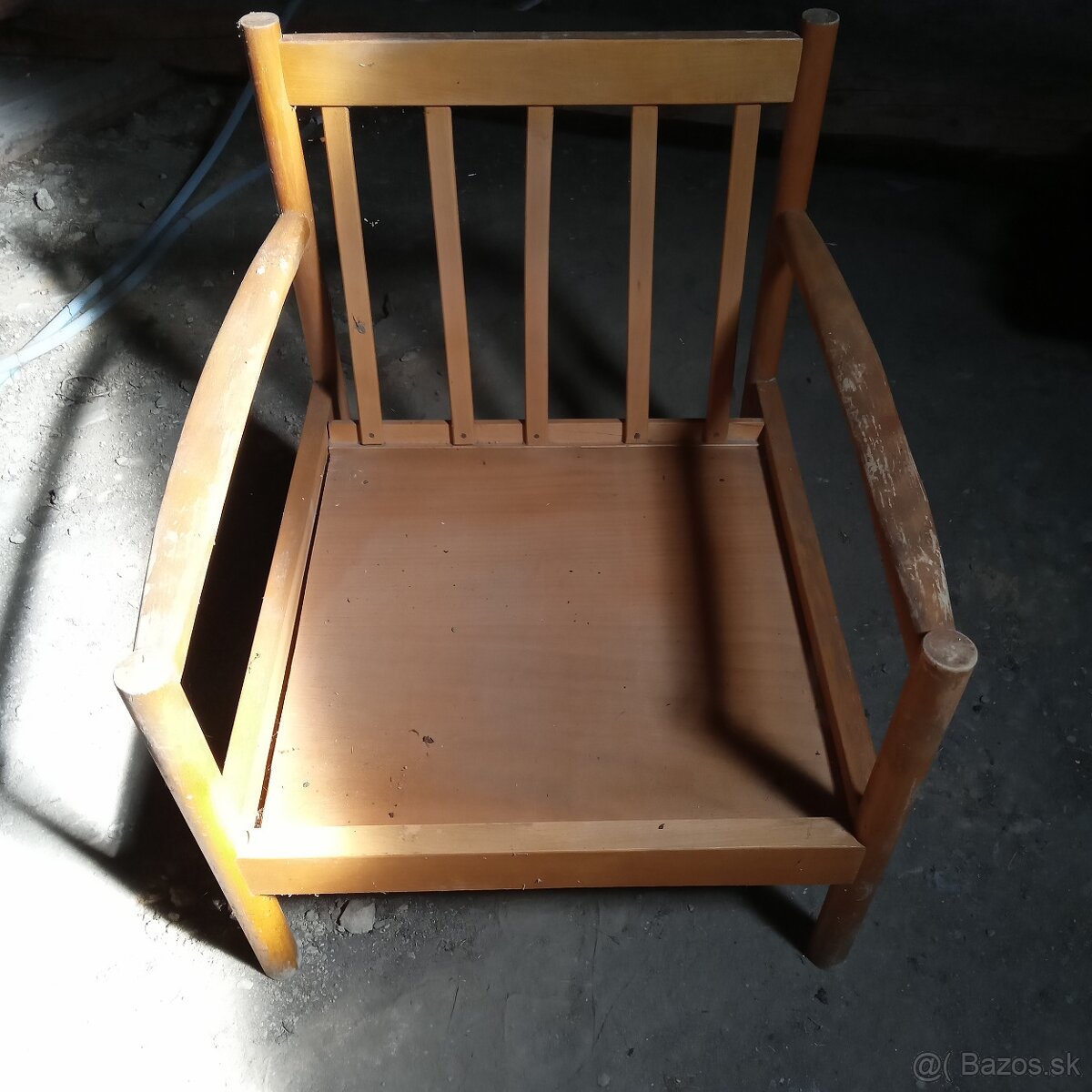 Rôzne staré stoličky a kreslá - 6