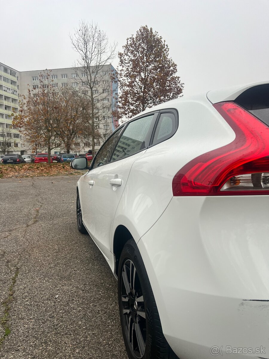 Predám Volvo v40 ročník 2017 - 6