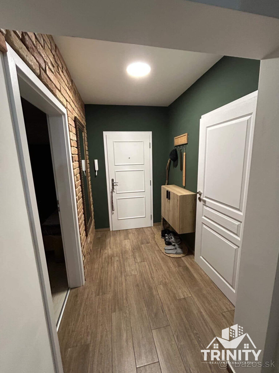 Na prenájom zariadený 2-izbový byt s balkónom v Nových Zámko - 6