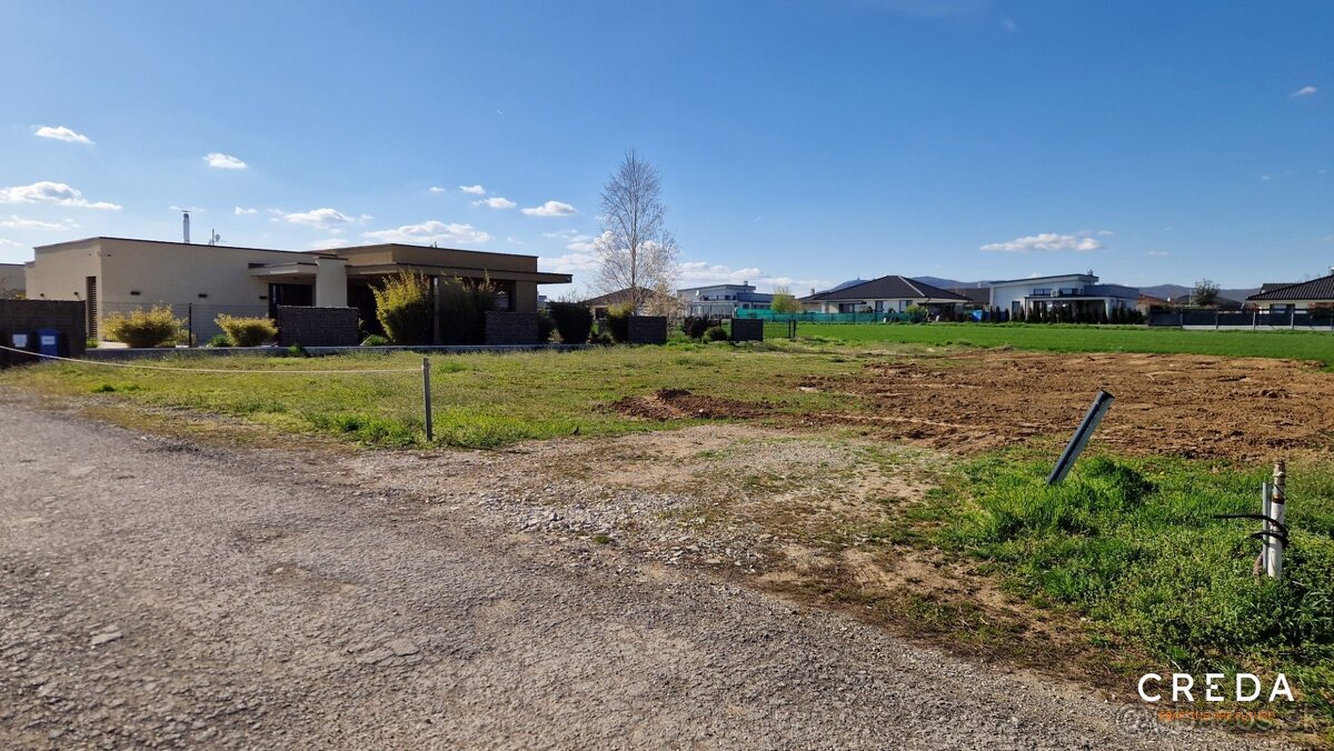 CREDA | predaj stavebný pozemok so stavebým povolením a IS, - 6