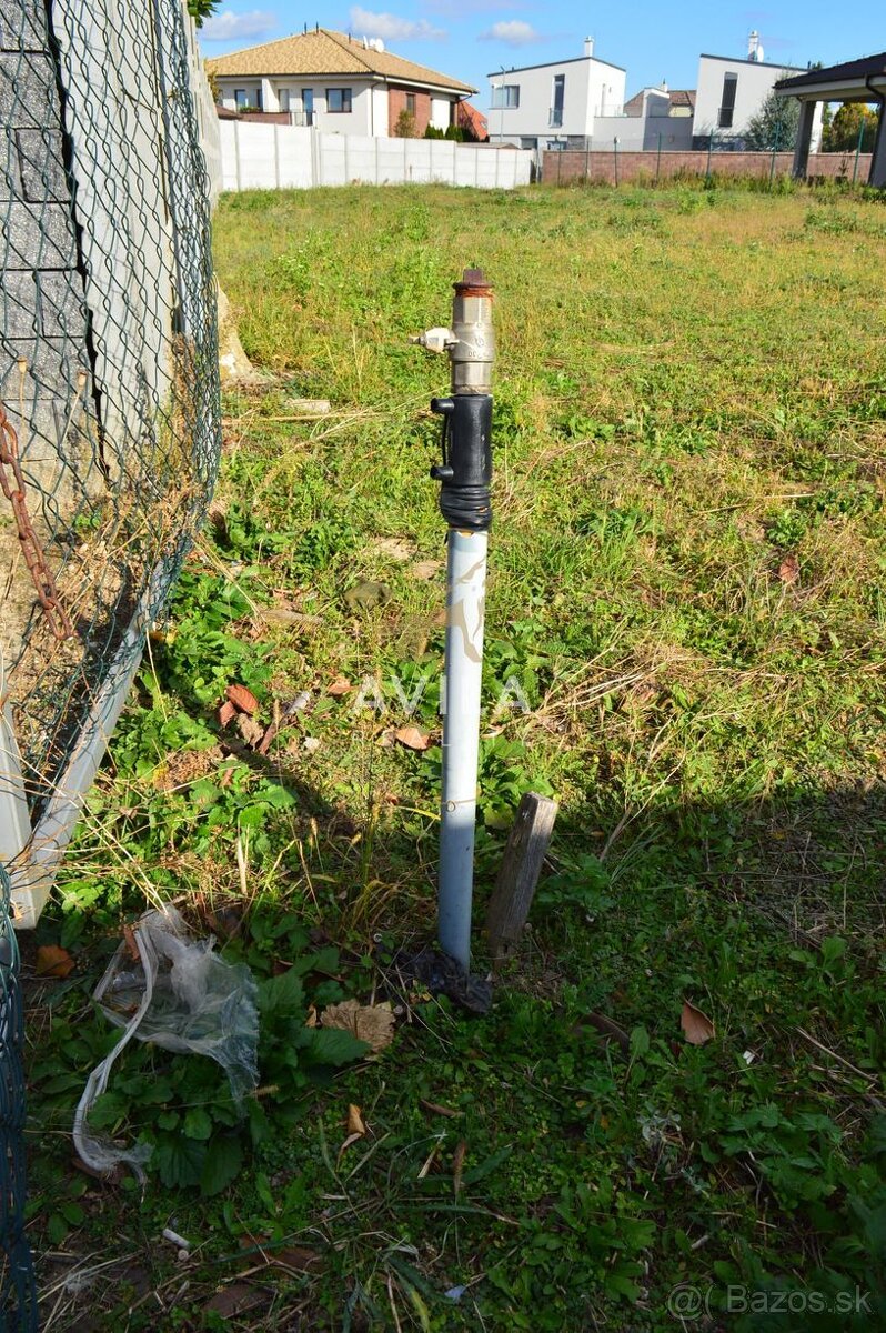 TOP NA PREDAJ: zaujímavý stavebný pozemok 654m2 - Majcichov - 6