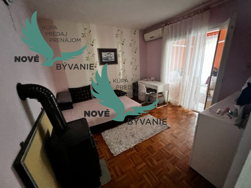 Na predaj dom s 3 apartmánmi len 250m od mora, Chorvátsko - - 6